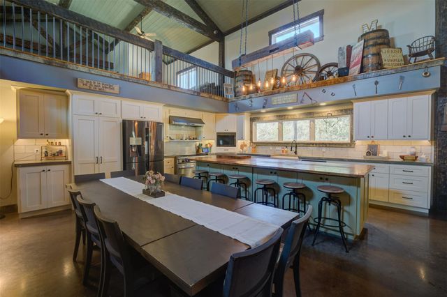 511 Lets Roll DR, Fischer, TX 78623