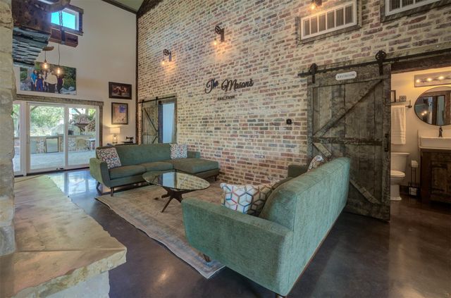 511 Lets Roll DR, Fischer, TX 78623
