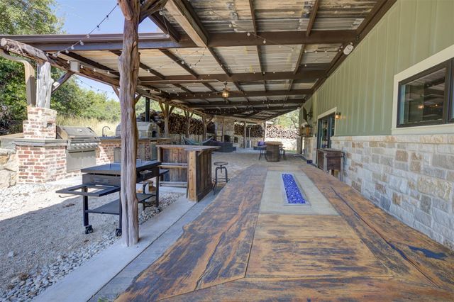 511 Lets Roll DR, Fischer, TX 78623