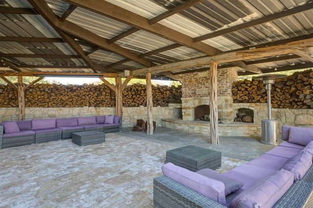 511 Lets Roll DR, Fischer, TX 78623