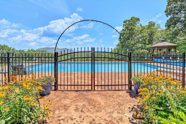 500 Jacksons Flat, Covington, VA 24426