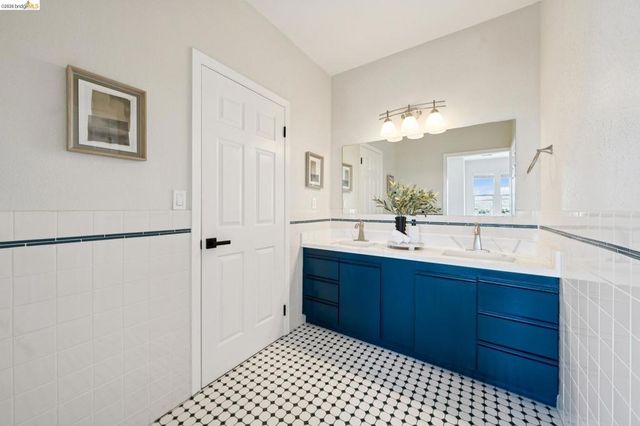 731 Gateview Ave, Albany, CA 94706