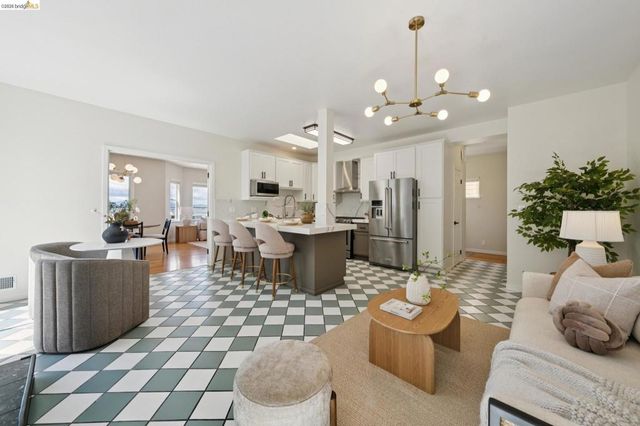 731 Gateview Ave, Albany, CA 94706