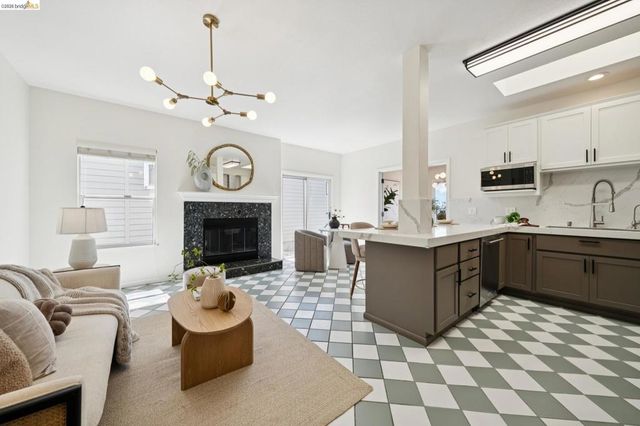 731 Gateview Ave, Albany, CA 94706