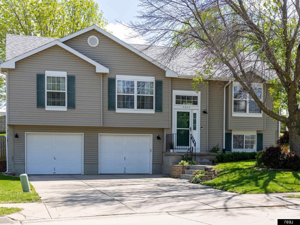 2603 Arrowhead Lane, Bellevue, NE 68123