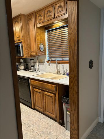 3808 Thornbury Way, Modesto, CA 95356