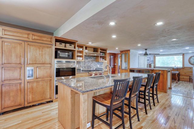 S73W23970 National AVENUE, Big Bend, WI 53103