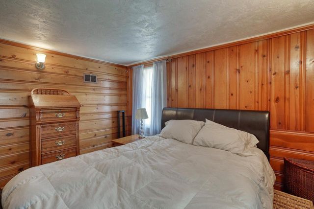 S73W23970 National AVENUE, Big Bend, WI 53103