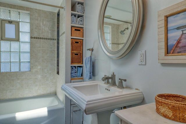 S73W23970 National AVENUE, Big Bend, WI 53103