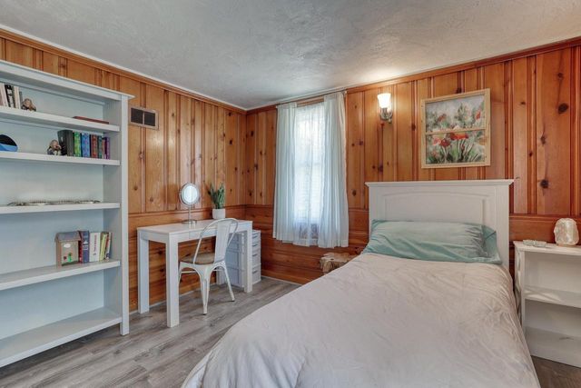 S73W23970 National AVENUE, Big Bend, WI 53103
