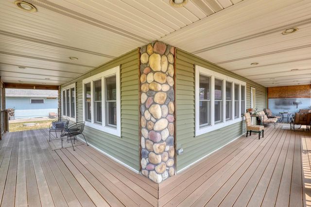 S73W23970 National AVENUE, Big Bend, WI 53103