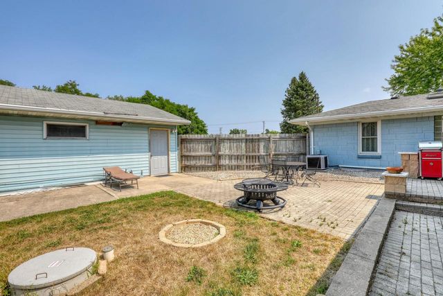 S73W23970 National AVENUE, Big Bend, WI 53103