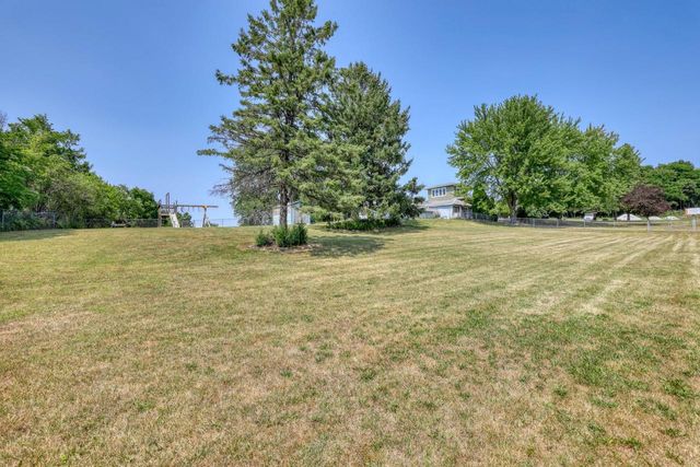 S73W23970 National AVENUE, Big Bend, WI 53103