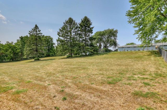 S73W23970 National AVENUE, Big Bend, WI 53103