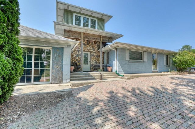 S73W23970 National AVENUE, Big Bend, WI 53103