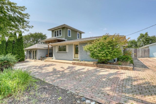 S73W23970 National AVENUE, Big Bend, WI 53103