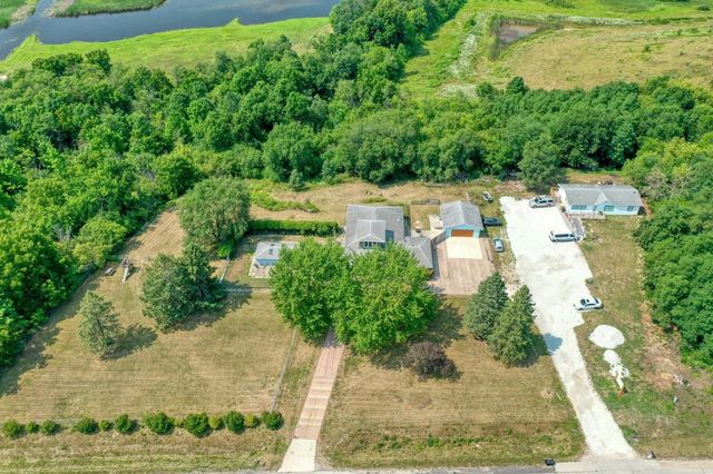 S73W23970 National AVENUE, Big Bend, WI 53103