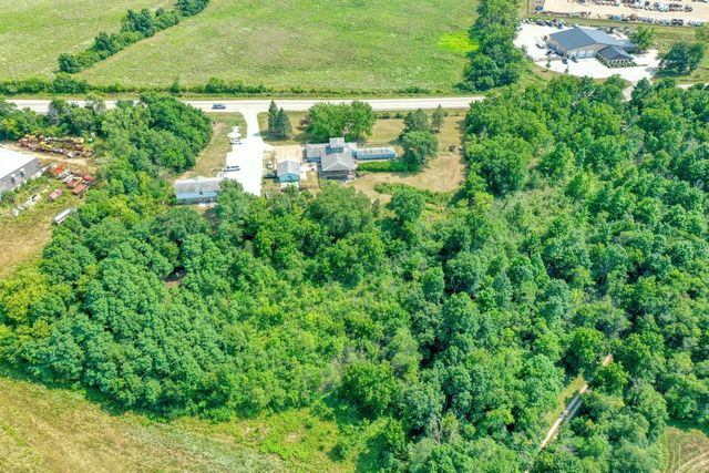 S73W23970 National AVENUE, Big Bend, WI 53103