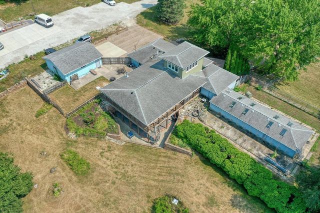 S73W23970 National AVENUE, Big Bend, WI 53103