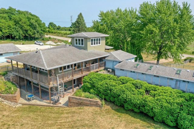 S73W23970 National AVENUE, Big Bend, WI 53103
