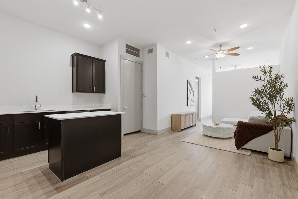 4509 Mount Vernon Street 26, Houston, TX 77006