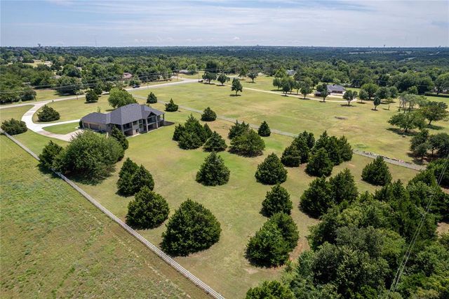 4975 N Santa Fe Avenue, Edmond, OK 73025