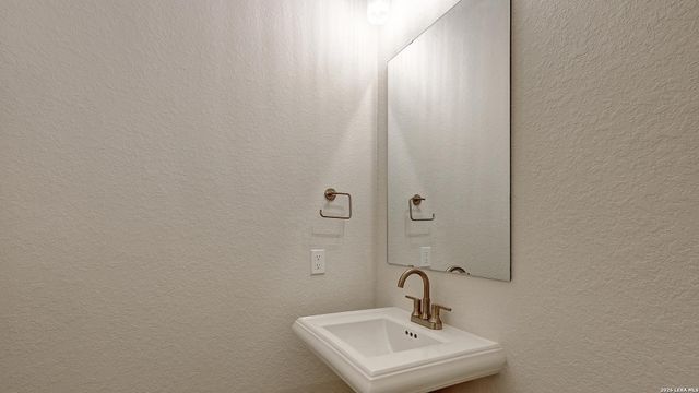 313 Sanders Creek, Boerne, TX 78006