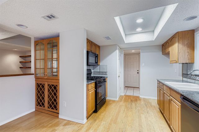 8600 Tallwood Dr A & B, Austin, TX 78759