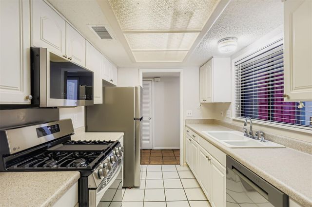 8600 Tallwood Dr A & B, Austin, TX 78759