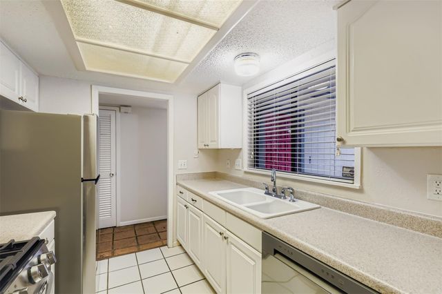 8600 Tallwood Dr A & B, Austin, TX 78759
