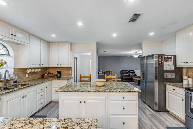 6800 Welch Avenue, Fort Worth, TX 76133