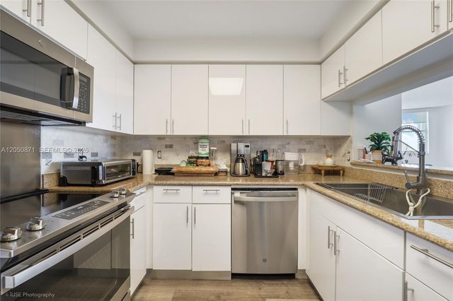2475 Brickell Ave 1107, Miami, FL 33129
