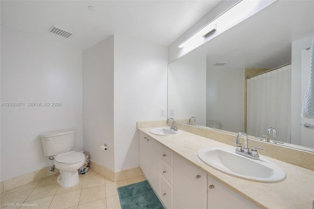 2475 Brickell Ave 1107, Miami, FL 33129
