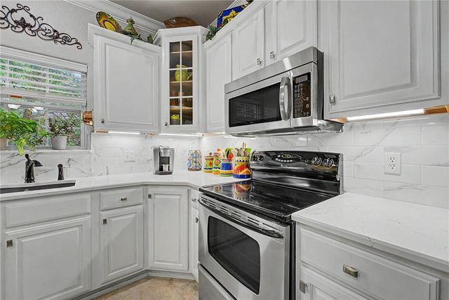 12 Hoyer Lane, Bella Vista, AR 72714