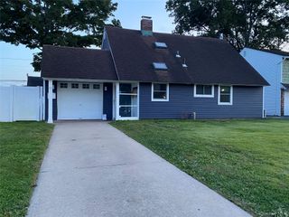 28 Marksman Lane, Levittown, NY 11756