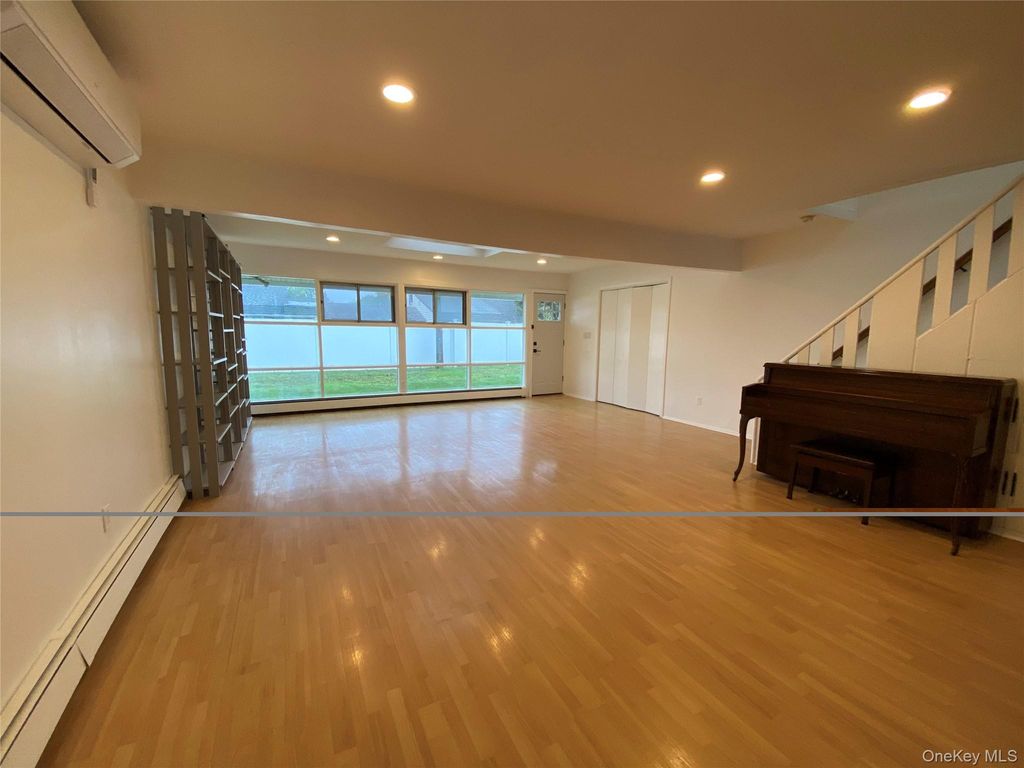 28 Marksman Lane, Levittown, NY 11756 — photo 4
