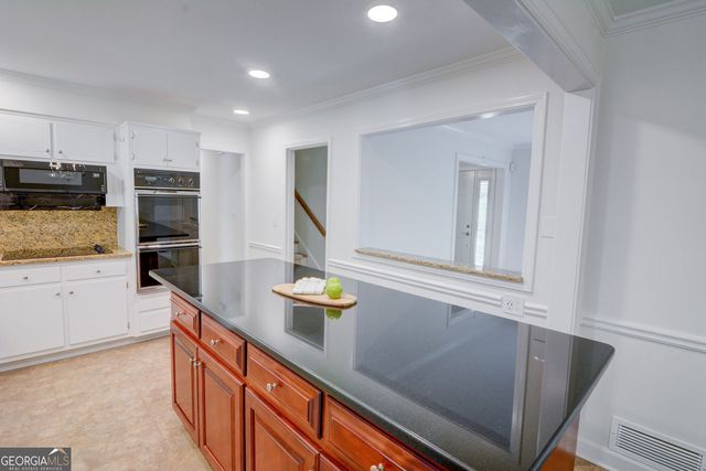 618 Dorsey Circle SW, Lilburn, GA 30047