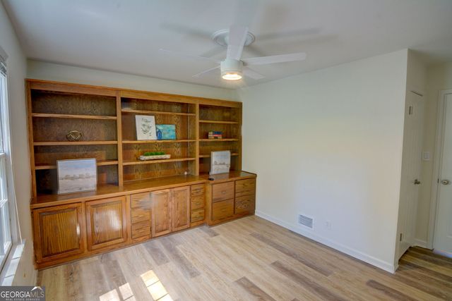 618 Dorsey Circle SW, Lilburn, GA 30047