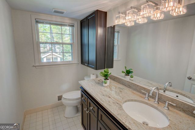 618 Dorsey Circle SW, Lilburn, GA 30047