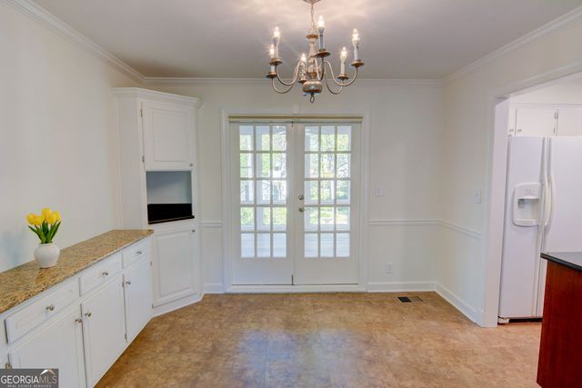 618 Dorsey Circle SW, Lilburn, GA 30047