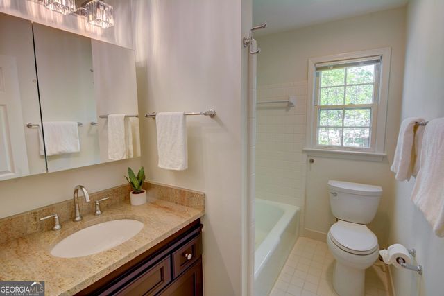 618 Dorsey Circle SW, Lilburn, GA 30047