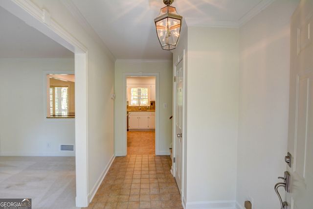 618 Dorsey Circle SW, Lilburn, GA 30047