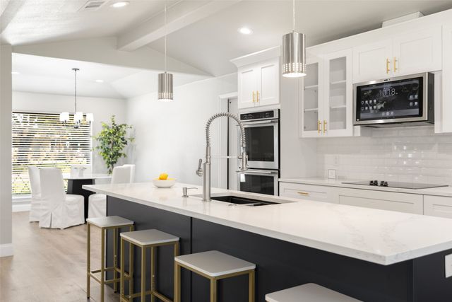 6350 Glennox Lane, Dallas, TX 75214