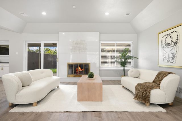 6350 Glennox Lane, Dallas, TX 75214