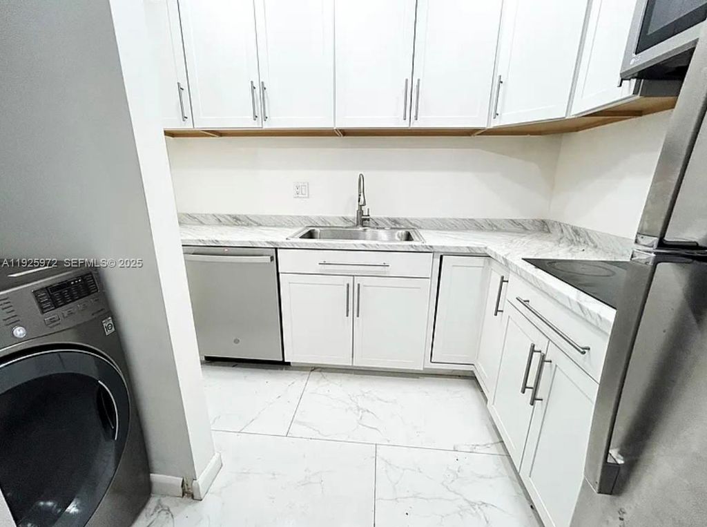 2646 Polk St 4, Hollywood, FL 33020