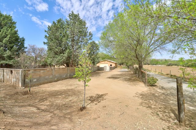 3037 Corrales Road, Corrales, NM 87048