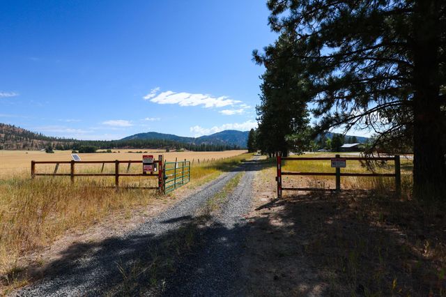 5677 Riverview Ln, Deer Park, WA 99006