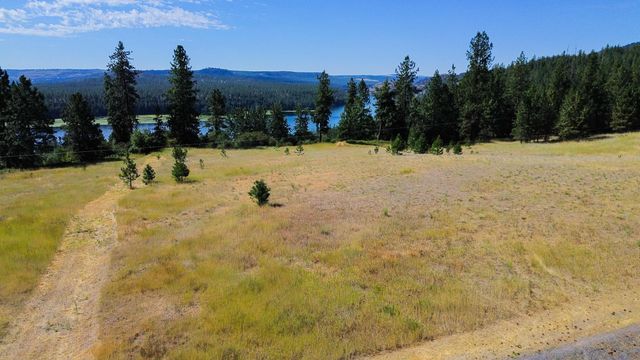 5677 Riverview Ln, Deer Park, WA 99006