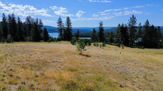 5677 Riverview Ln, Deer Park, WA 99006