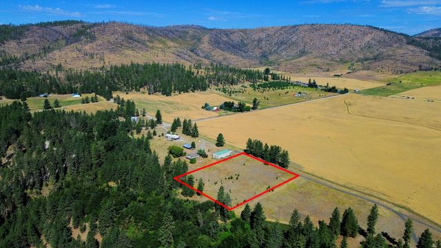 5677 Riverview Ln, Deer Park, WA 99006